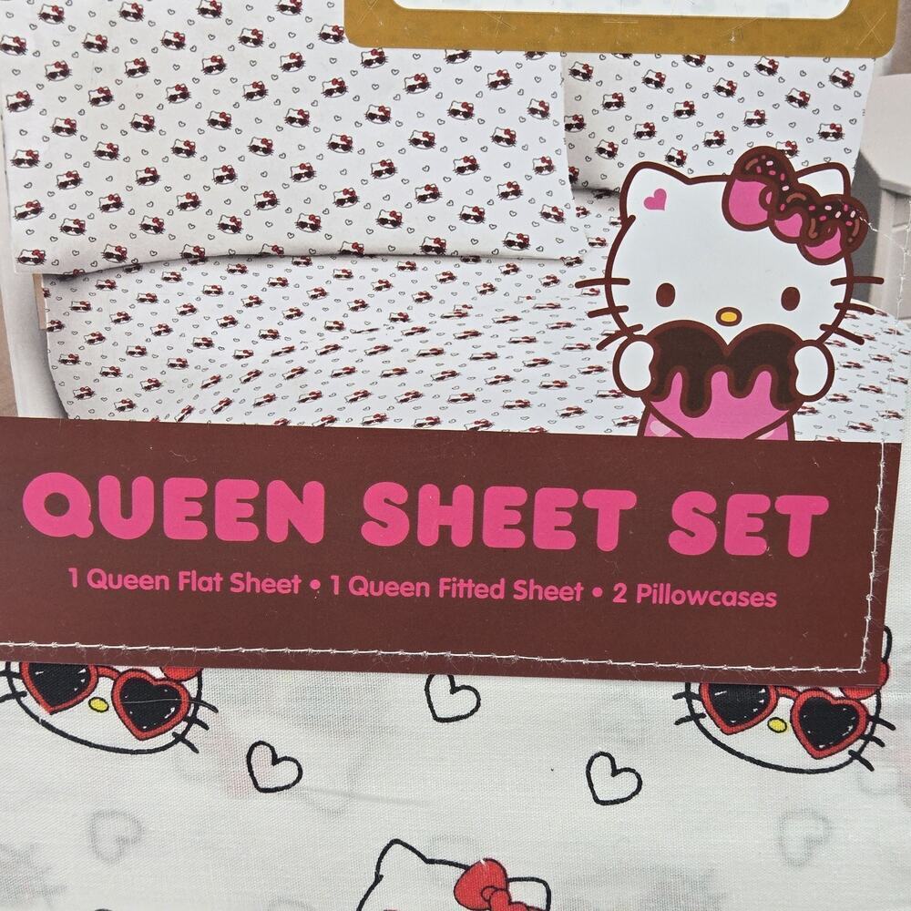 4 piece Sanrio Hello Kitty & Friends Sprinkles & Hearts Queen Sheet Set NEW - Picture 2 of 6